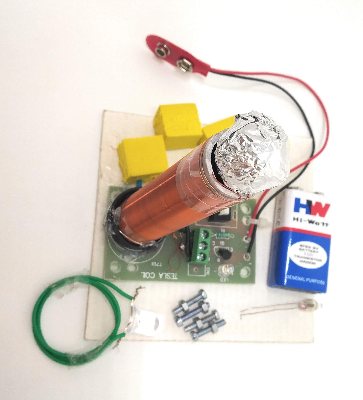 PCB वर आधीच जोडलेलं टेस्ला कॉइल मॉडेल – रंगीबेरंगी